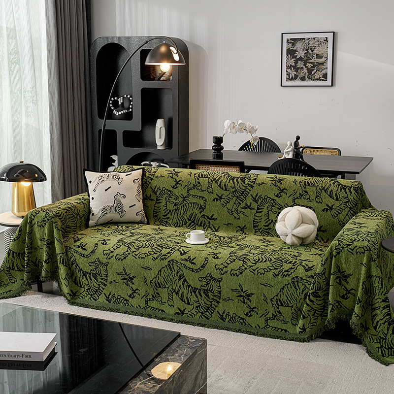 Office Furniture Solutions - Zielona szenilowa narzuta Retro Tiger Animal